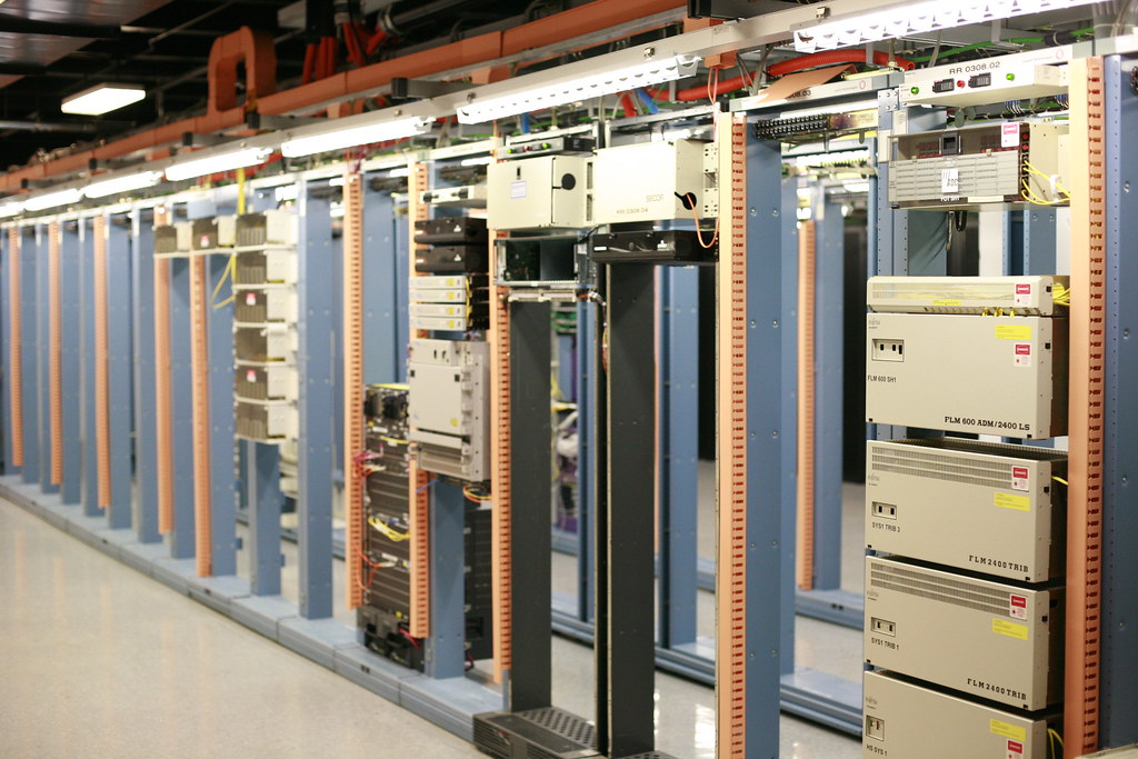 Serverschränke in einem Rechenzentrum